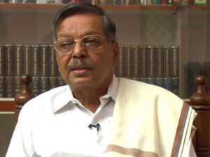 பண்ருட்டி ராமச்சந்திரன், மூத்த தலைவராக இருந்தவர். அவரை மதிக்கிறேன், கடுமையாக விமர்சனம் செய்ய மாட்டேன். கண்ணுக்கு தெரிந்து கட்சியின் கொடி, சின்னம், மாவட்ட செயலாளர்கள், கிளைக்கழக நிர்வாகிகள், எடப்பாடி பழனிசாமிக்கு ஆதரவு தெரிவித்துள்ளனர்