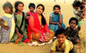 நரிக்குறவர் சமூகத்தினரை பழங்குடியினர் பட்டியலில் சேர்க்க வேண்டும் என்று சட்டப்பேரவையில் கோரிக்கை வைத்திருந்தார் ரவிக்குமார்.