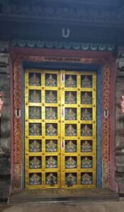 மார்கழி மாதத்தில் வரும் வளர்பிறை ஏகாதேசி வைகுண்ட ஏகாதேசி என கொண்டாடுகிறோம். இந்துக்கள் எல்லோரும் விரதம் இருக்கும் நாள் வைகுண்ட ஏகாதேசி
