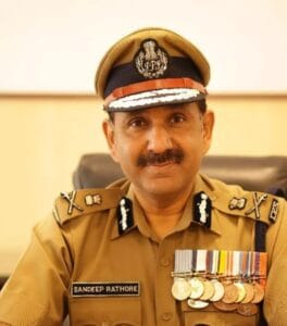 நகரங்களிலும் தற்காலிக காவல் நிலையங்கள் அமைக்கப்பட்டுள்ளன இவற்றை வெள்ளிக்கிழமை ஆவடி காவல் ஆணையர் சந்திப்ராய் ரத்தோர்  திறந்து வைத்து அவைகளின் செயல்பாடுகளை தொடங்கி வைத்தார்.