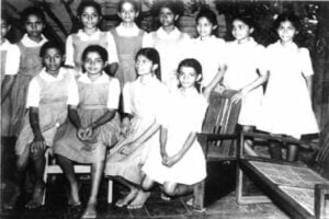 மிகுந்த சிரமத்திற்கு இடையில் ஜெயலலிதாவை சர்ச் பார்க் கான்வென்ட்டில் சேர்த்துவிட்டார்.