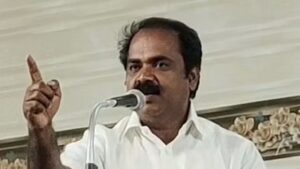 செஸ் விளையாட்டில் எதிர் வீரர் வைக்ககூடிய அடுத்த மூன்று நகர்வுகளை அறிந்து விளையாடக்கூடிய அளவிற்கு திறமையான அற்புத ஆற்றல் பெற்றவர் பிரக்ஞானந்தா.