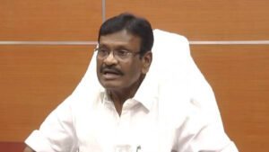 முதலமைச்சருக்கு கிடைத்த பாராட்டுகளையும், புகழ்ச்சிகளையும் ஒரு வருடங்கள் கூட நீடிக்க விடாமல் மீண்டும் பால் விலையை பலமடங்கு உயர்த்தி மக்களின் வாயில் பாலை ஊற்றிவிட்டார் அந்தத் துறை அமைச்சர் சா.மு.நாசர்.