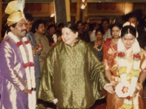 இங்கிலாந்து இளவரசியின் திருமணத்தை மிஞ்சும் அளவிற்கு வளர்ப்பு மகனுக்கு திருமணத்தை நடத்தி மகிழ்ந்தார்.