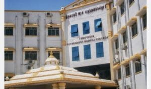 திருவாரூரை சேர்ந்த விஜயகுமாரி, திருவாரூர் அரசு மருத்துவக்கல்லூரி மருத்துவமனையில் கண் அறுவை சிகிச்சை செய்து கொண்டார்.
